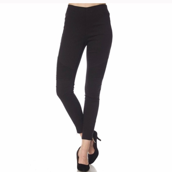 ⭐️HP⭐️ Stretchy Moto Leggings - Black - Picture 3 of 8